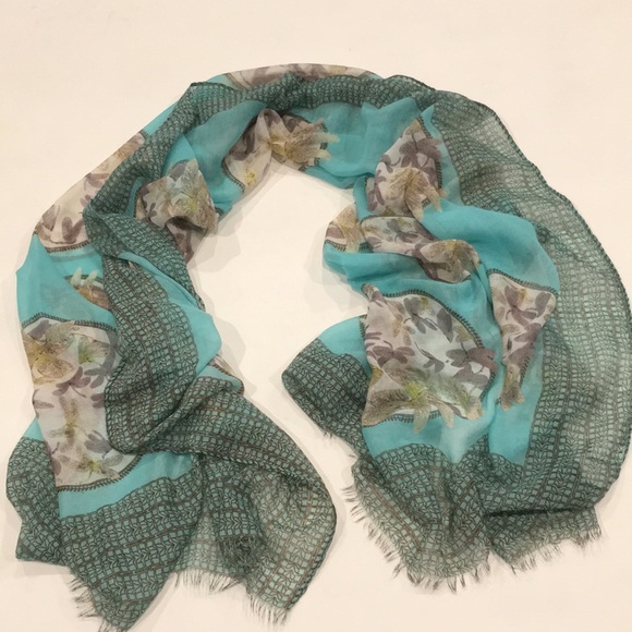 Scarf / Shall with Firefly Print - Picture 2 of 10